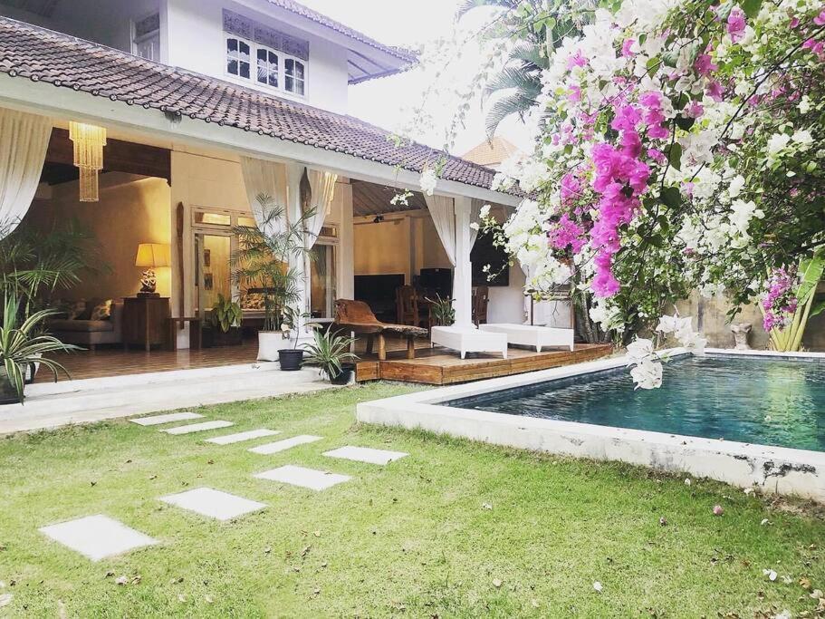 Villa Jalun Seminyak Esterno foto