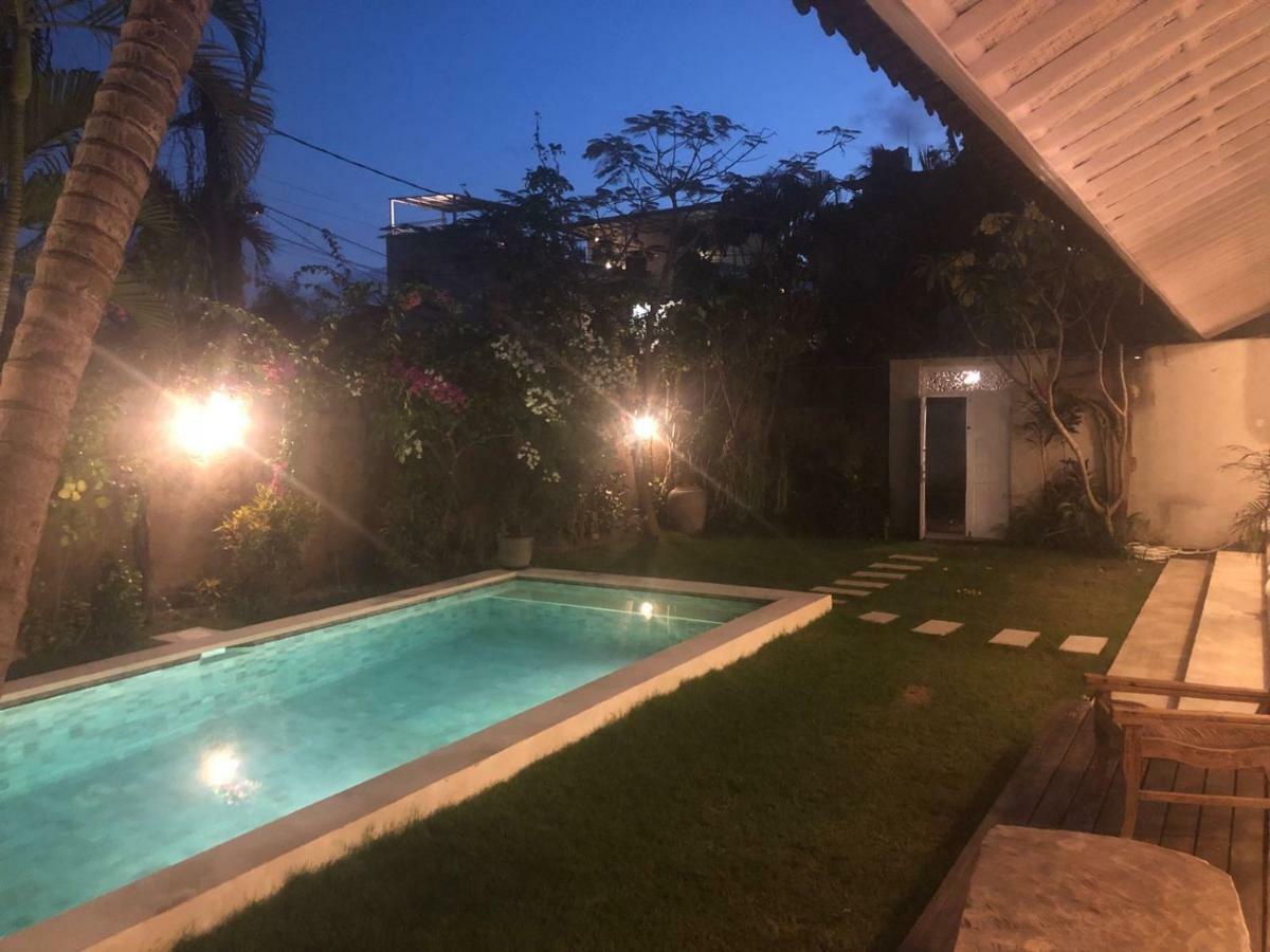 Villa Jalun Seminyak Esterno foto
