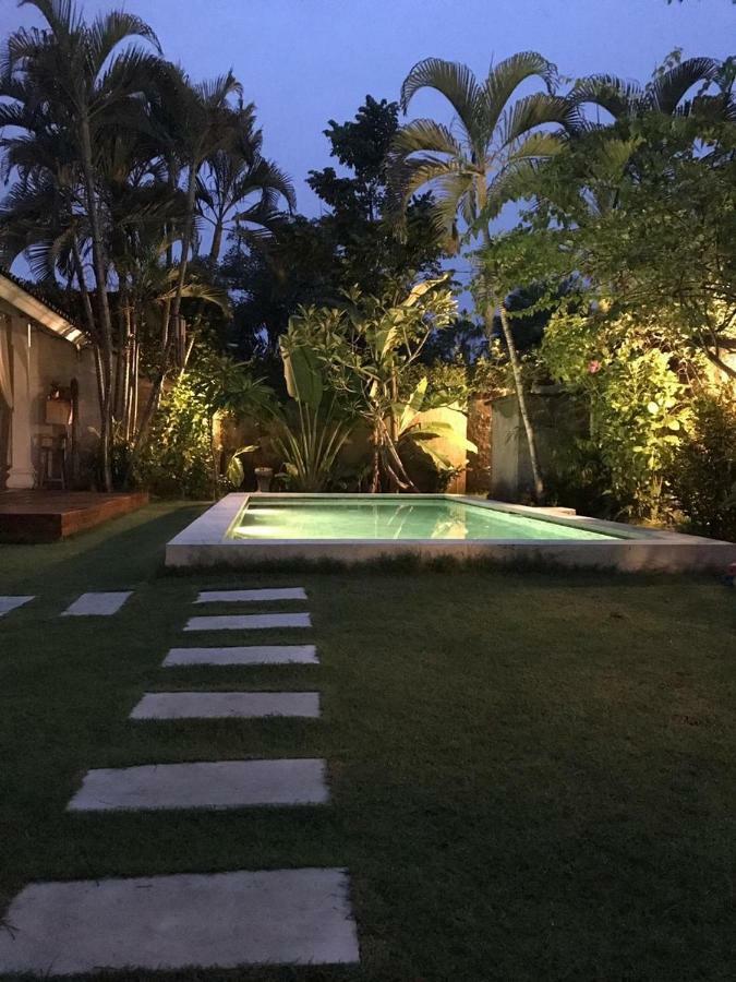 Villa Jalun Seminyak Esterno foto